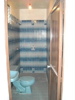 1stfloorfullbath.jpg